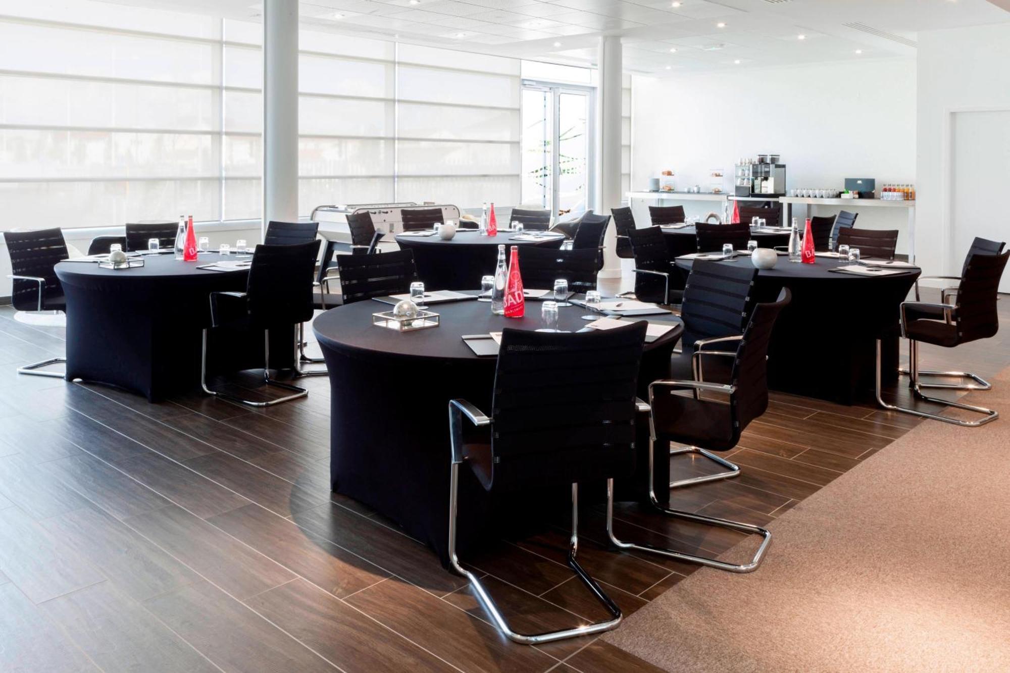 Ac Hotel By Marriott Paris Le Bourget Airport Dugny Exteriör bild